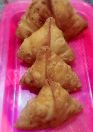 समोसे (Samose recipe in hindi) रेसिपी मुख्य फोटो