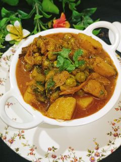 मटर आलू की सब्जी (Matar aloo ki sabzi recipe in Hindi) रेसिपी मुख्य फोटो