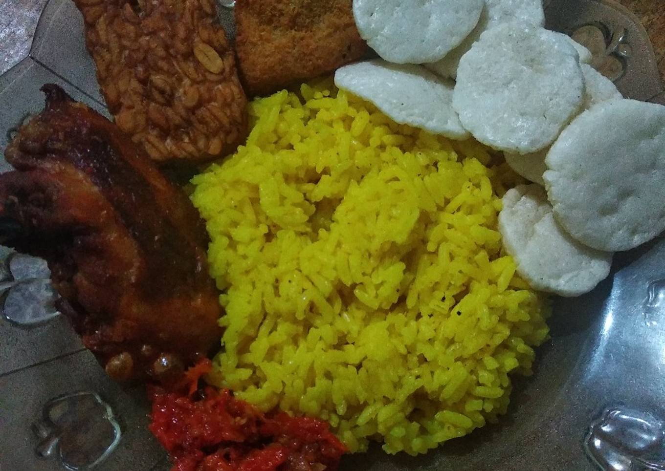 Nasi Kuning Aroma Kapulaga & Pekak