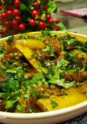 A picture of Aloo Baigan jhol.