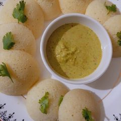 A picture of Rava Idli.