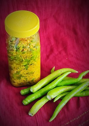 झटपट मिरची चे लोणचे (mirchi che lonche recipe in marathi) रेसिपी चे मुख्य फोटो
