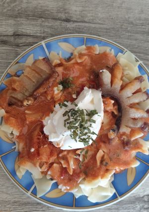 2027. Halpaprikás tejfölösen fodros nagykocka tésztával ! recept fotója