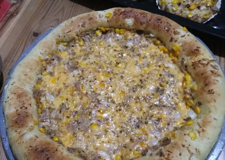 "Veggie Cheese" pizza dough with TunaCorn mayo