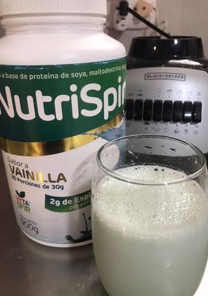 Una foto de Batido de espirulina con peras y yerbabuena
