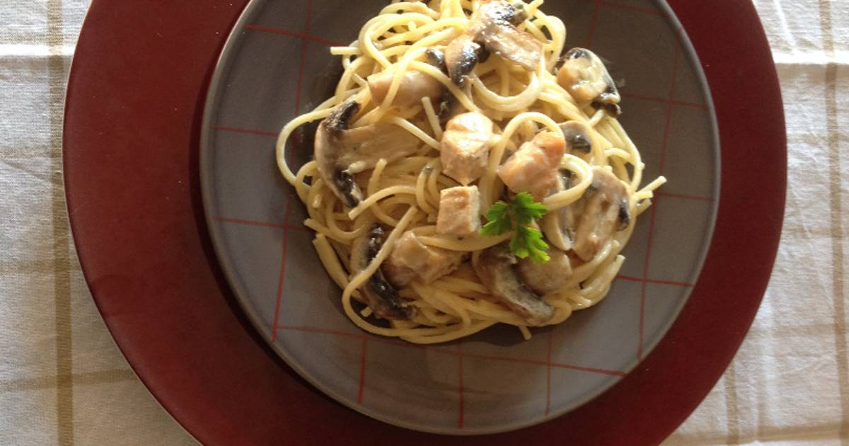 Spaghetti au Poulet et Champignons frais, sauce au Roquefort de