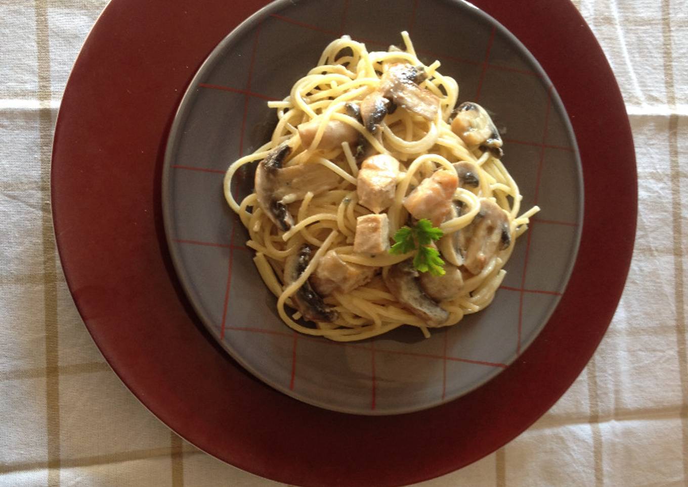 Spaghetti au Poulet et Champignons frais, sauce au Roquefort