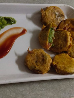 # ટામેટાં ના.ભજીયા(tomato na bhajiya recipe in Gujarati ( રેસીપી મુખ્ય ફોટો