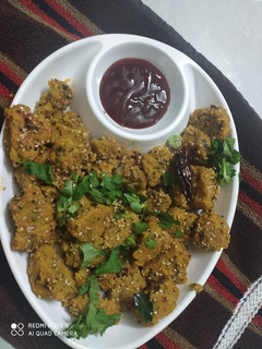 મિક્સ લોટ ના મુઠીયા (Mix Flour Muthia Recipe In Gujarati) રેસીપી મુખ્ય ફોટો