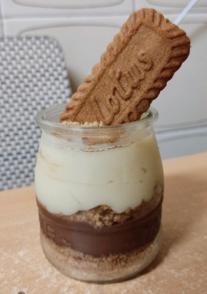 Una foto de Vasitos de dos chocolates con galleta Lotus