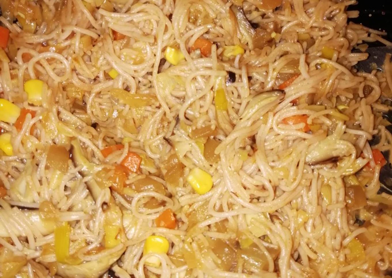 Fideos finos de arroz integral con verduritas 🍆🌽🍄🥕🇯🇵