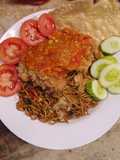 Mie goreng ayam geprek