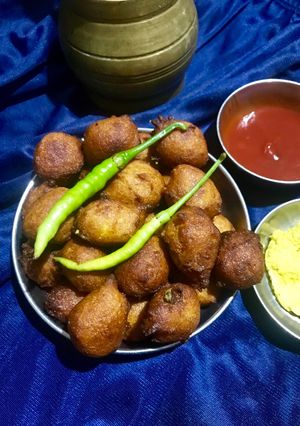 દેસાઈ વડા (Desai Vada Recipe In Gujarati) રેસીપી મુખ્ય ફોટો