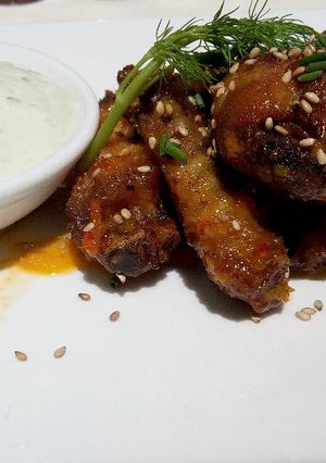 A picture of Chicken Wings with Tartar sauce.