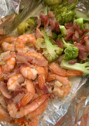 Foto resep Foil Baked Garlic Butter Shrimp and Broccoli (so easy)