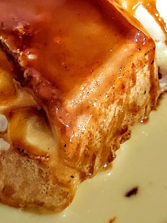 Una foto de MERENGUE Y🍮Caramelo sobre Cama de Salsa Inglesa y Baileys...❗