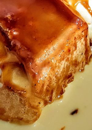 Una foto de MERENGUE Y🍮Caramelo sobre Cama de Salsa Inglesa y Baileys...❗