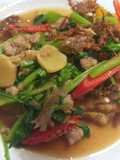 ปลาดอลลี่ทอดราดผัดคื่นช่าย