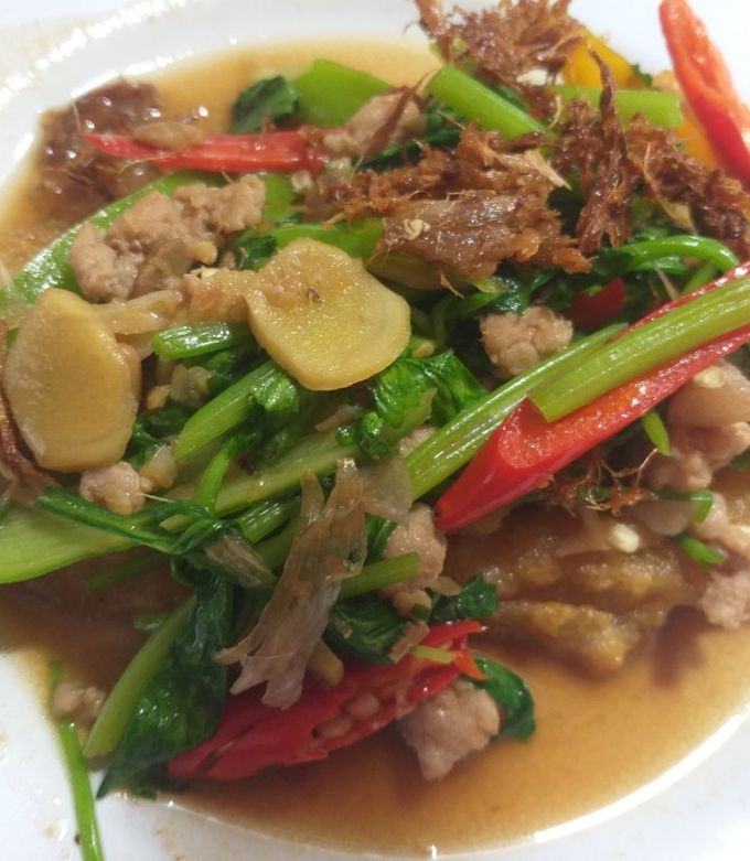 รูปของ ปลาดอลลี่ทอดราดผัดคื่นช่าย