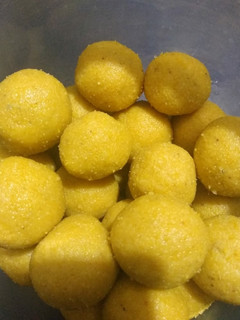 கடலை மாவு லட்டு (Kadalai maavu laddo recipe in tamil) செய்முறை முக்கிய புகைப்படம்