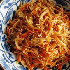 A picture of ‘Kimpira’ Enoki, Carrot & Itokonnyaku.