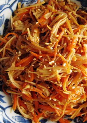 A picture of ‘Kimpira’ Enoki, Carrot & Itokonnyaku.