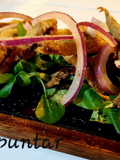 Una foto de Boquerones marinados en leche de tigre