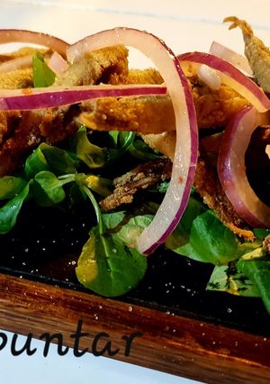 Una foto de Boquerones marinados en leche de tigre