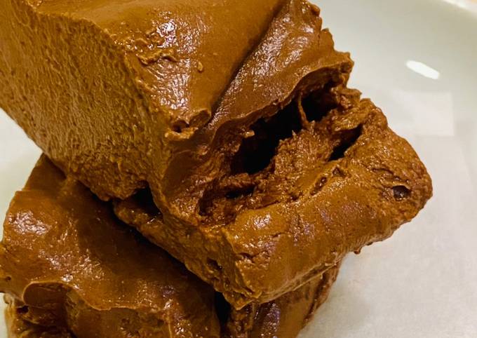 Chocolate Coconut Fudge 🍫🌴 (3 Ingredients - Gluten Free & Dairy-Free)