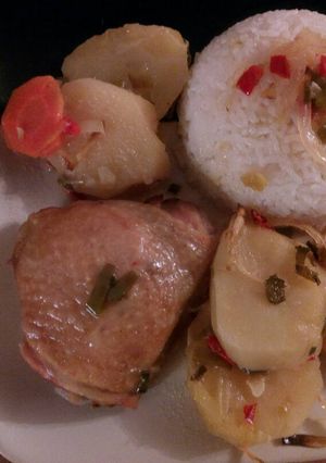 Una foto de Pollo al horno con verduras