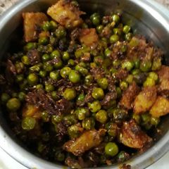 A picture of Aloo Matar.