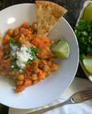 Pollo en camote y garbanzos