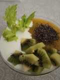 Smoothie de apio, manzana y mango con kéfir y kiwi