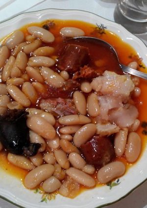 Una foto de Fabada asturiana