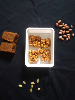 கடலை மிட்டாய் (Kadalai mittai recipe in tamil) செய்முறை முக்கிய புகைப்படம்