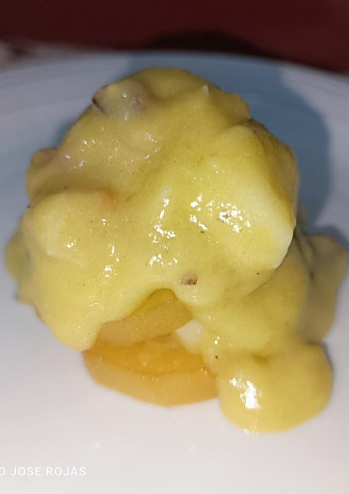Una foto de Milhojas de patata confitada y bacalao con su salsa pil pil