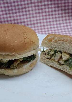 Una foto de Hamburguesa de pollo y espinaca