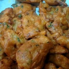 A picture of Onions bhajiya.