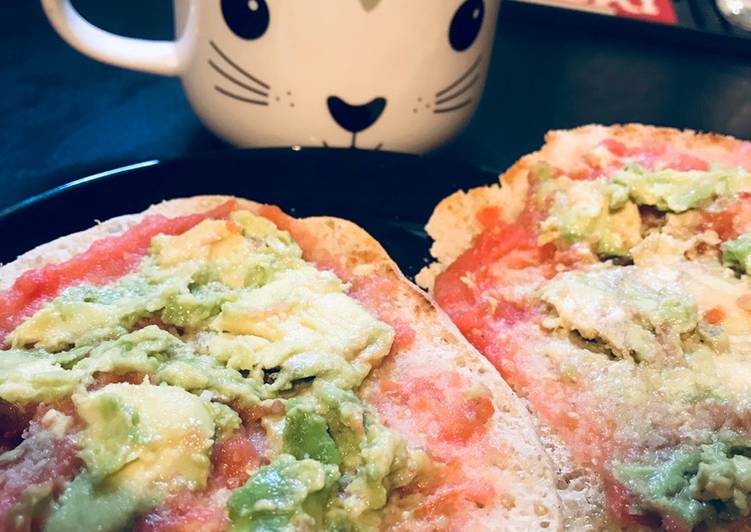 Pan de mollete con tomate y aguacate 🥑