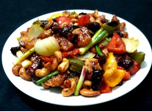 รูปของ ไก่ผัดเม็ดมะม่วงหิมพานต์ (น้ำพริกเผา) Gai Pad Med Mamuang (Nam Prik Pao)