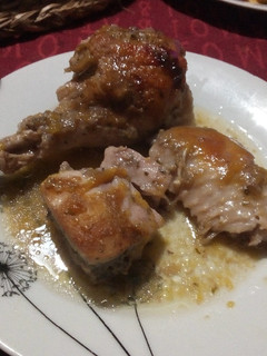 Una foto de Pollo a la cerveza con crema de ciruela con zumo de naranja