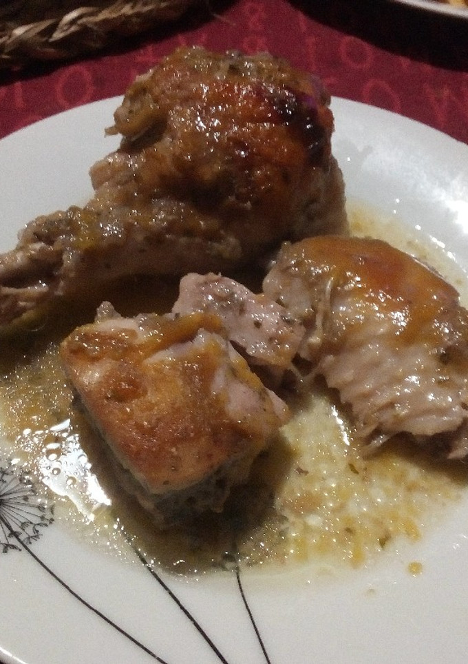 Una foto de Pollo a la cerveza con crema de ciruela con zumo de naranja