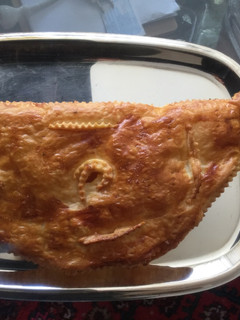 Una foto de Empanada de hojaldre con cabello de ángel y jamón serrano
