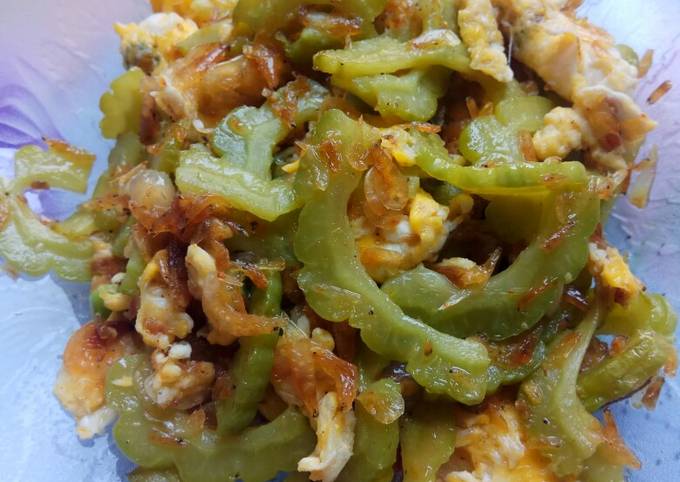 Langkah Mudah untuk Menyiapkan Orek pare telur ebi yang Lezat Sekali