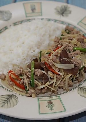 รูปของ ข้าวราดหมูสับผัดขิง