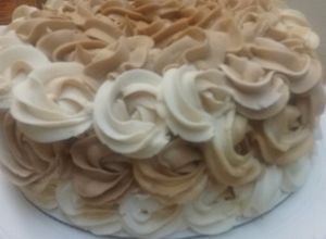 Una foto de 3 Cremas de leche condensada para relleno de bizcochos (CONDENSED MILK CREAM)