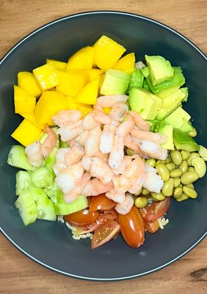 Una foto de 🥗 Poke de langostinos 🍤