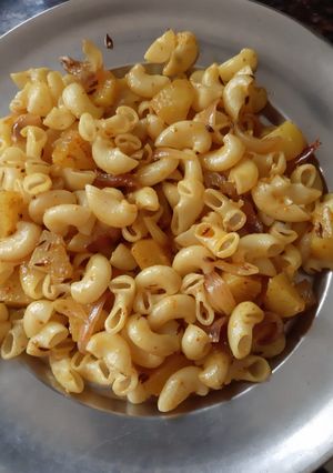 A picture of Macaroni.