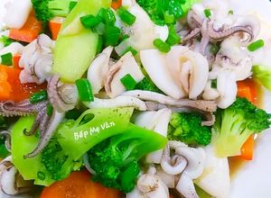 Hình của món Mực lá xào bông cải xanh và ớt chuông.