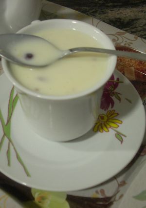 Foto principal de Chocolate blanco caliente con arándanos
